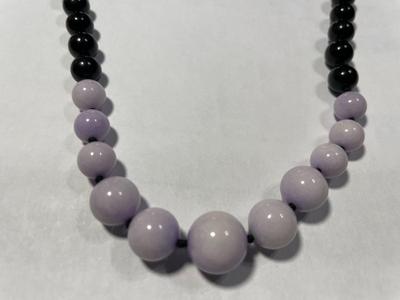 Vintage Onyx Graduated Necklace Size 18" Long in VG Preowned Condition as Pictured.