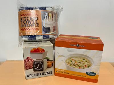 Vintage Rice Cooker, Kitchen scale and towels
