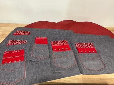 Vintage Placemates oblong w/napkins and round red placemants