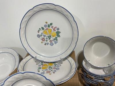Set of Dinnerware by Vina Fera