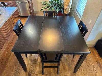 COUNTERTOP HEIGHT DINING TABLE W/BUILT IN (BUTTERFLY) LEAF AND 4 CHAIRS