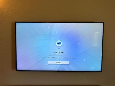 SAMSUNG 55" RU8000 SMART 4K UHD TV W/WALL MOUNT & REMOTE