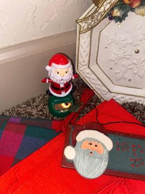 THOMAS KINKADE VILLAGE HOUSE, FITZ & FLOYD DECORATIVE PLATE AND MORE MERRY CHRISTMAS ITEMS!