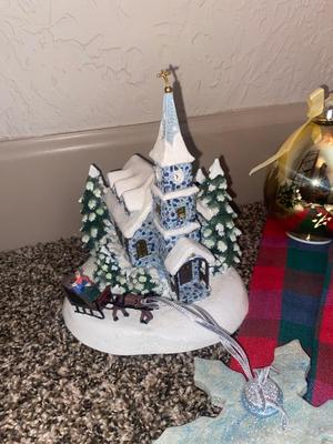 THOMAS KINKADE VILLAGE HOUSE, FITZ & FLOYD DECORATIVE PLATE AND MORE MERRY CHRISTMAS ITEMS!