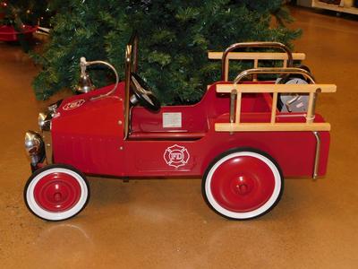 Classic "1938" Firetruck Pedal Car, Bell and Hose Need Work 37"x21"15"