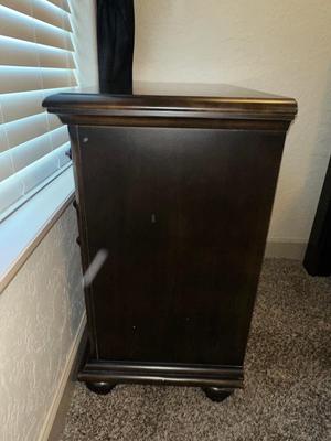 3 DRAWER NIGHT STAND WITH LAMP