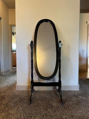 FULL LENGTH FREE STANDING ADJUSTABLE MIRROR