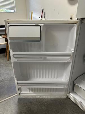 GE REFRIGERATOR