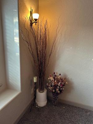 IRON FLOOR CANDLE HOLDER WITH DRIED FLOWERS AND FOLIAGE
