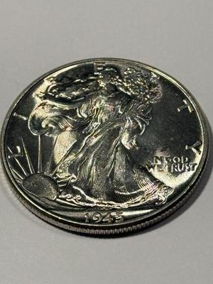 1945-P CHOICE BU CONDITION WALKING LIBERTY SILVER HALF DOLLAR AS PICTURED. FREE DOMESTIC SHIPPING.
