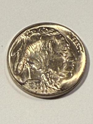 1938-D CHOICE BU GOLDEN TONED CONDITION BUFFALO NICKEL AS PICTURED. FREE DOMESTIC SHIPPING.