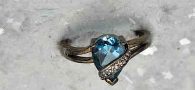 Aquamarine and diamond vintage ring