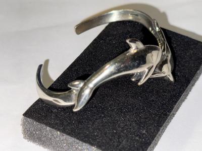 VINTAGE PREOWNED STERLING SILVER FIGURAL DOLPHIN CUFF BRACELET 17.7 GRAMS TW STANDARD SIZE 7".