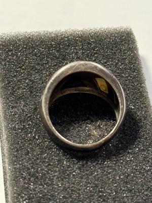 VINTAGE MID-CENTURY PREOWNED CIGAR BAND STERLING SILVER ONYX/MOTHER OF PEARL INLAID RING (SIZE 8.75) IN GOOD CONDITION