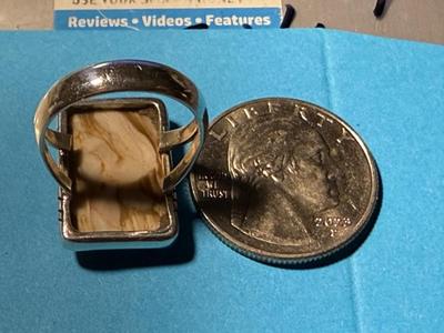 VINTAGE MID-CENTURY PREOWNED STERLING SILVER ONYX RING (SIZE 7.75) IN GOOD CONDITION AS PICTURED.