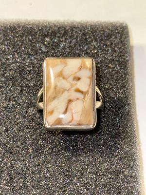 VINTAGE MID-CENTURY PREOWNED STERLING SILVER ONYX RING (SIZE 7.75) IN GOOD CONDITION AS PICTURED.