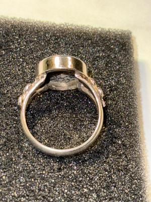 VINTAGE MID-CENTURY PREOWNED DAINTY STERLING SILVER ONYX RING (SIZE 8.50) IN GOOD CONDITION AS PICTURED.