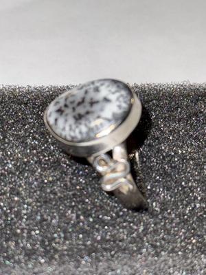 VINTAGE MID-CENTURY PREOWNED DAINTY STERLING SILVER ONYX RING (SIZE 8.50) IN GOOD CONDITION AS PICTURED.