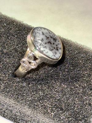 VINTAGE MID-CENTURY PREOWNED DAINTY STERLING SILVER ONYX RING (SIZE 8.50) IN GOOD CONDITION AS PICTURED.