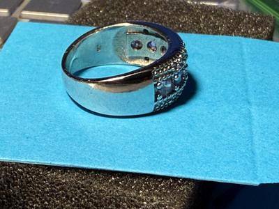 VINTAGE PREOWNED DAINTY STERLING SILVER COLOR STONE BAND RING (SIZE 8.25) IN GOOD CONDITION AS PICTURED.