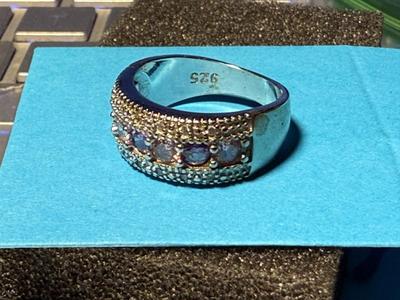 VINTAGE PREOWNED DAINTY STERLING SILVER COLOR STONE BAND RING (SIZE 8.25) IN GOOD CONDITION AS PICTURED.