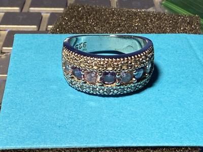 VINTAGE PREOWNED DAINTY STERLING SILVER COLOR STONE BAND RING (SIZE 8.25) IN GOOD CONDITION AS PICTURED.