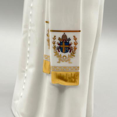 LOT 27D: Royal Doulton His Holiness Pope John Paul II Figurine