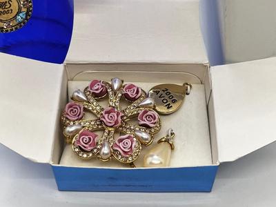 LOT 118J: Avon Sales Recognition Jewelry