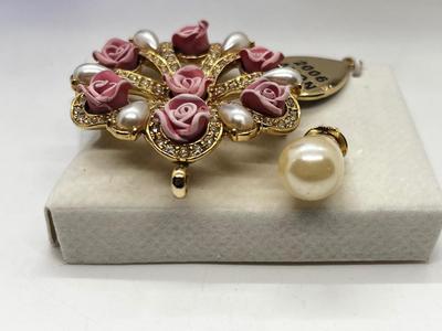 LOT 118J: Avon Sales Recognition Jewelry