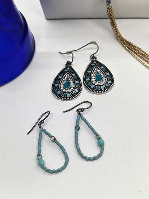 LOT 119J: Necklaces, Bracelets, Earrings and More