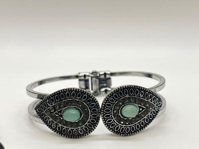 LOT 119J: Necklaces, Bracelets, Earrings and More