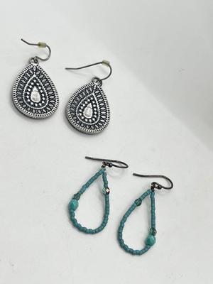 LOT 119J: Necklaces, Bracelets, Earrings and More