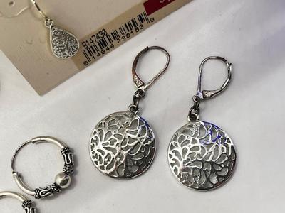 LOT 120J: Necklaces, Bracelets and Earrings