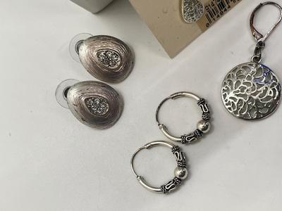 LOT 120J: Necklaces, Bracelets and Earrings