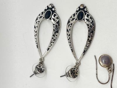 LOT 121J: Collections of Earrings, Rings and More