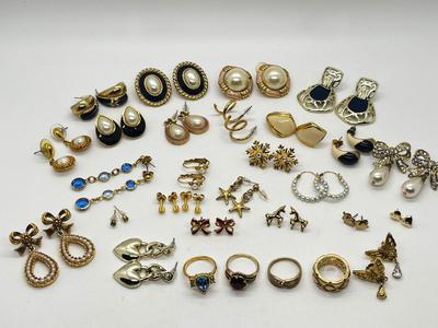 LOT 123J: Collection of Rings and Earrings