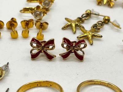 LOT 123J: Collection of Rings and Earrings