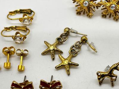 LOT 123J: Collection of Rings and Earrings