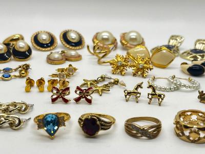 LOT 123J: Collection of Rings and Earrings