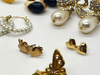 LOT 123J: Collection of Rings and Earrings