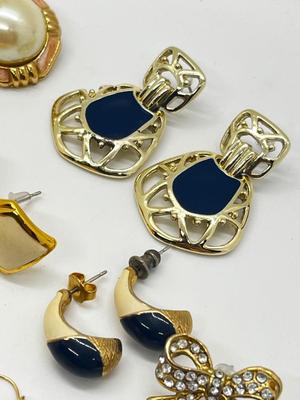 LOT 123J: Collection of Rings and Earrings