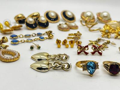 LOT 123J: Collection of Rings and Earrings