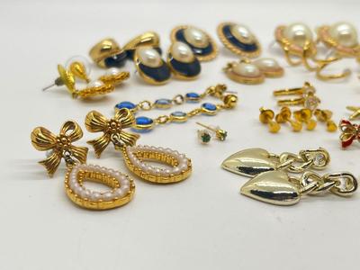 LOT 123J: Collection of Rings and Earrings