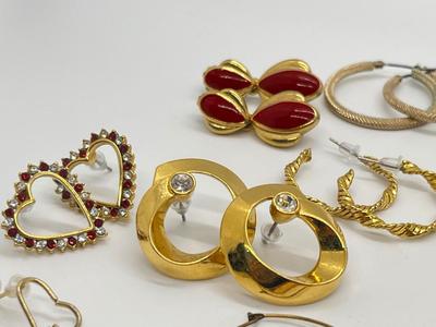 LOT 125J: Collection of Gold Tone Earrings