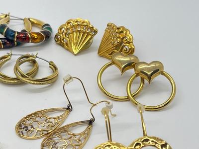 LOT 125J: Collection of Gold Tone Earrings