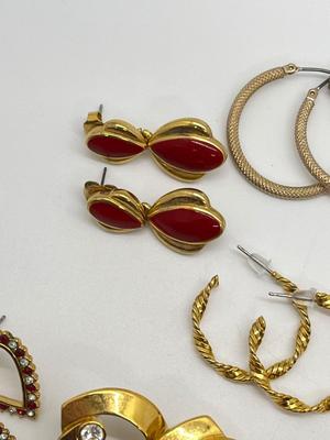 LOT 125J: Collection of Gold Tone Earrings