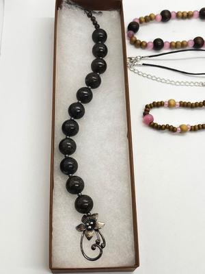 LOT 126J: Jewelry Collection - Necklace, Bracelet, Earrings