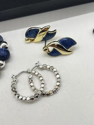 LOT 127J: Costume Jewelry - Necklace, Bracelet, Earrings