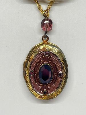 LOT 129J: Jewelry Collection - Necklaces, Pin, Pendant and Earrings