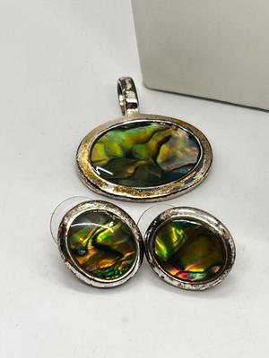 LOT 129J: Jewelry Collection - Necklaces, Pin, Pendant and Earrings